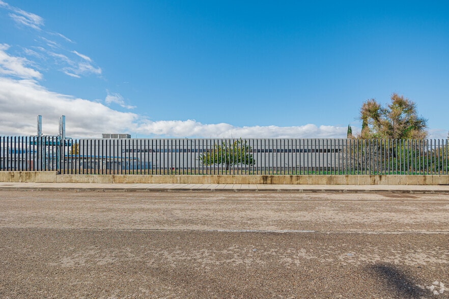 Calle Mar Adriático, 2, San Fernando de Henares, Madrid en alquiler - Foto del edificio - Imagen 3 de 3