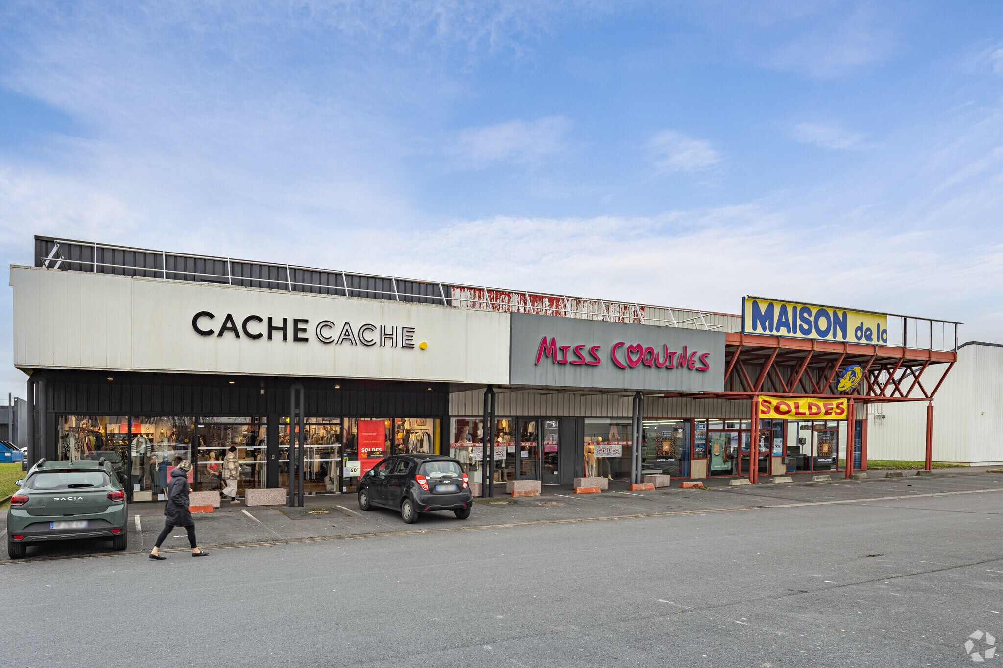 332 Rue De La Revolution Francaise, Saint-Maximin en alquiler Foto del edificio- Imagen 1 de 3