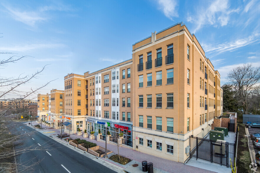 450 N Washington St, Falls Church, VA en alquiler - Foto del edificio - Imagen 3 de 7