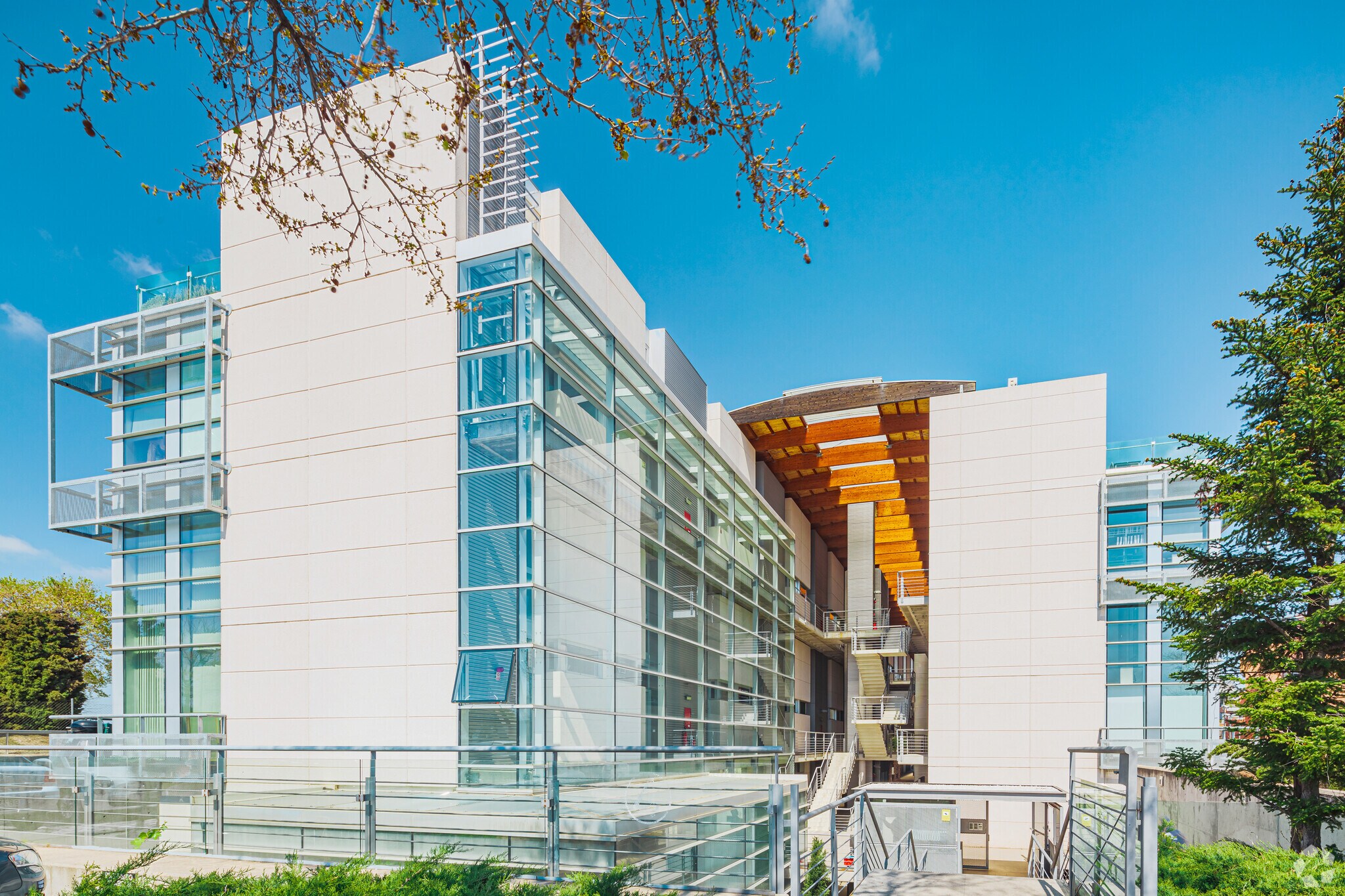 Calle Castillo de Fuensaldaña, 4, Las Rozas de Madrid, Madrid en venta Foto del edificio- Imagen 1 de 1