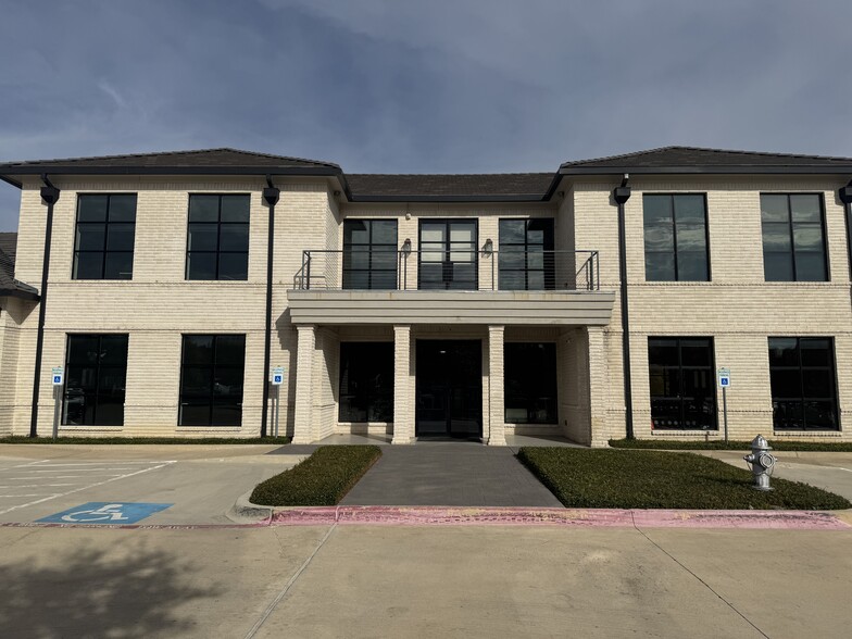 8739 Davis Blvd, Keller, TX en alquiler - Foto del edificio - Imagen 2 de 7