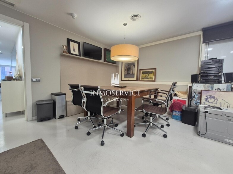 Edificio residencial en Barcelona, Barcelona en venta - Foto del interior - Imagen 2 de 17