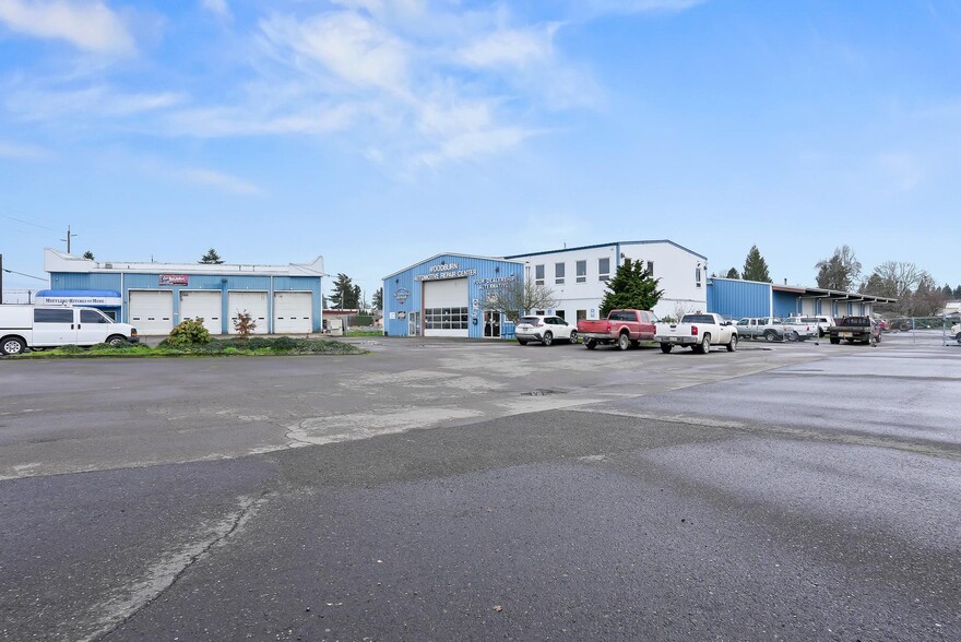 555 N Pacific Hwy, Woodburn, OR en venta - Foto del edificio - Imagen 1 de 82