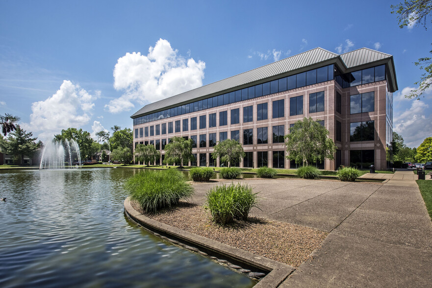 100 Mallard Creek Rd, Louisville, KY en alquiler - Foto del edificio - Imagen 1 de 1