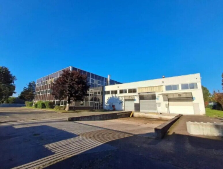 515 Avenue Roland Garros, Buc en alquiler - Foto del edificio - Imagen 1 de 8