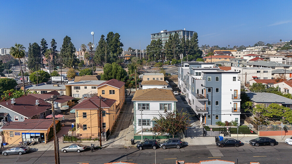 817-823 Centennial St, Los Angeles, CA en venta - Foto del edificio - Imagen 2 de 20