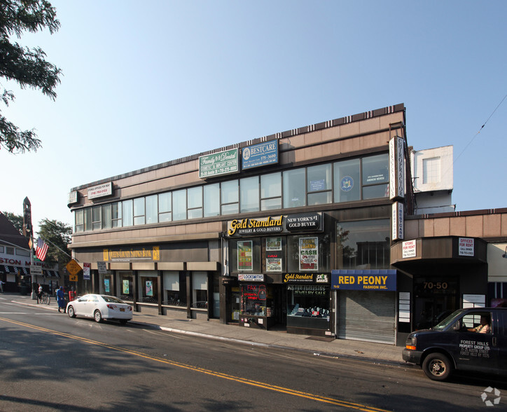 7050 Austin St, Forest Hills, NY en alquiler - Foto del edificio - Imagen 2 de 4