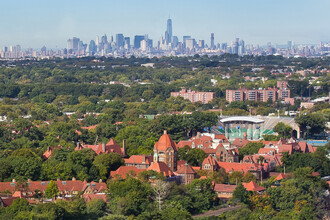 6 Burns St, Forest Hills, NY - vista aérea  vista de mapa