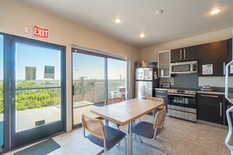 3626 E Pacific Coast Hwy, Long Beach, CA en venta Foto del edificio- Imagen 2 de 12