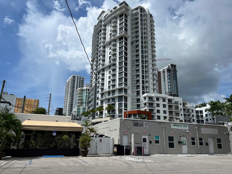 717-721 E Broward Blvd, Fort Lauderdale, FL en alquiler - Foto del edificio - Imagen 2 de 4