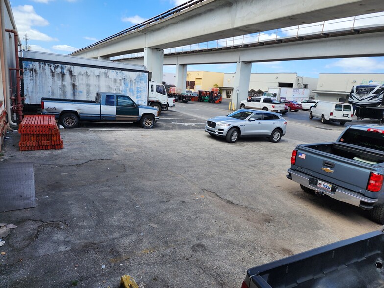 690 W 20th St, Hialeah, FL en alquiler - Foto del edificio - Imagen 3 de 10