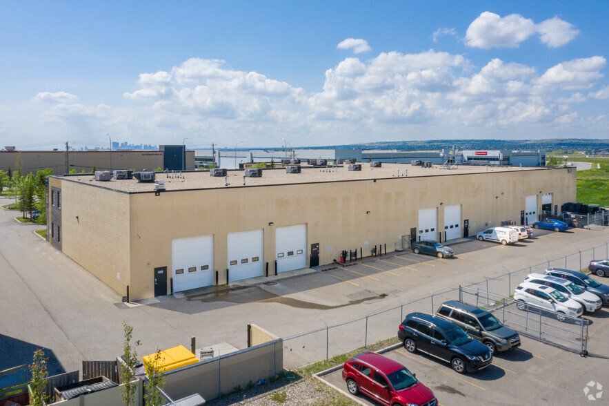 90 Freeport Blvd NE, Calgary, AB en alquiler - Foto del edificio - Imagen 3 de 6