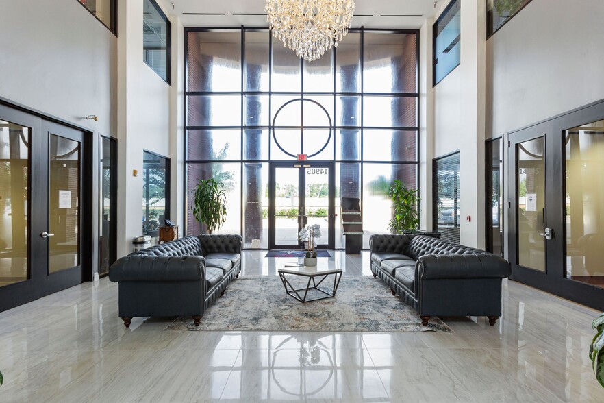 14905 Southwest Fwy, Sugar Land, TX en alquiler - Foto del interior - Imagen 2 de 21