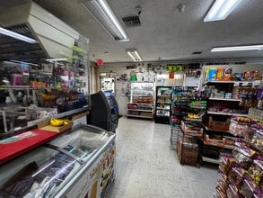 5931-5969 NW 2nd Ave, Miami, FL en venta Foto del interior- Imagen 2 de 5