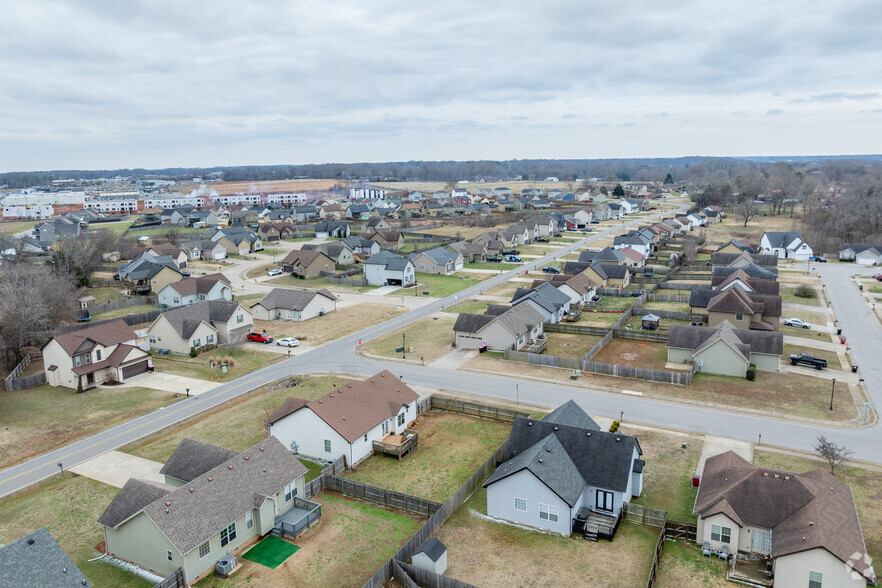 544 Tracy Ln, Clarksville, TN en venta - Foto del edificio - Imagen 3 de 3