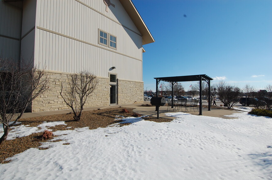 2771 Oakdale Blvd, Coralville, IA en venta - Foto del edificio - Imagen 2 de 11