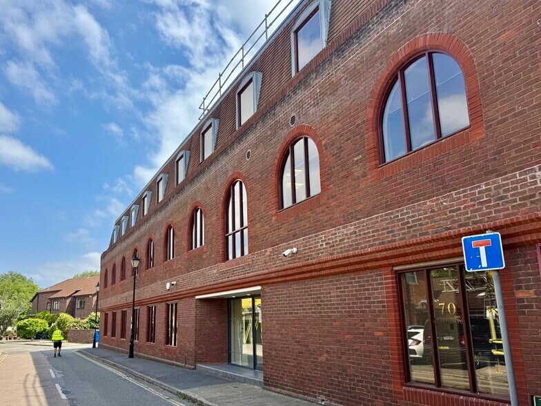 70 Tangier Ln, Windsor en alquiler - Foto del edificio - Imagen 3 de 3
