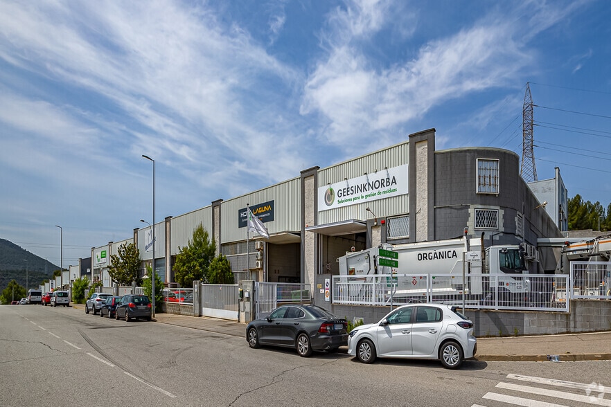 Nave en Rubí, Barcelona en alquiler - Foto del edificio - Imagen 2 de 2