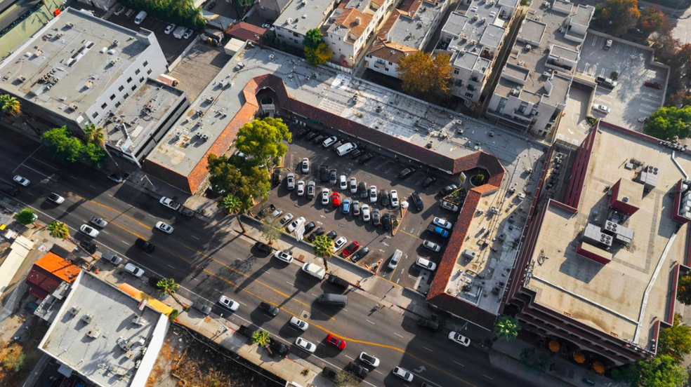 15030 Ventura Blvd, Sherman Oaks, CA en alquiler - Foto del edificio - Imagen 1 de 16