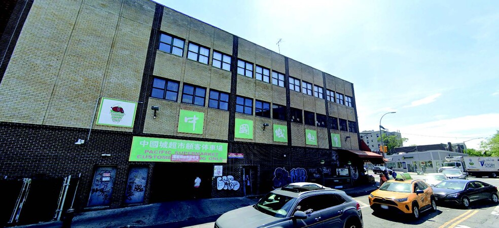 75-01 Broadway, Jackson Heights, NY en alquiler - Foto del edificio - Imagen 3 de 5