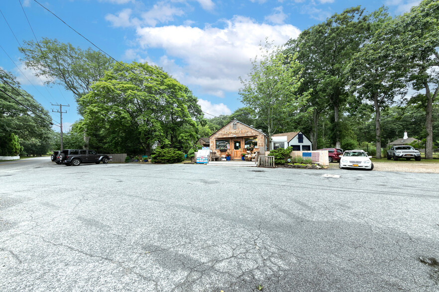 472 Old Stone Hwy, East Hampton, NY en venta - Foto del edificio - Imagen 2 de 24