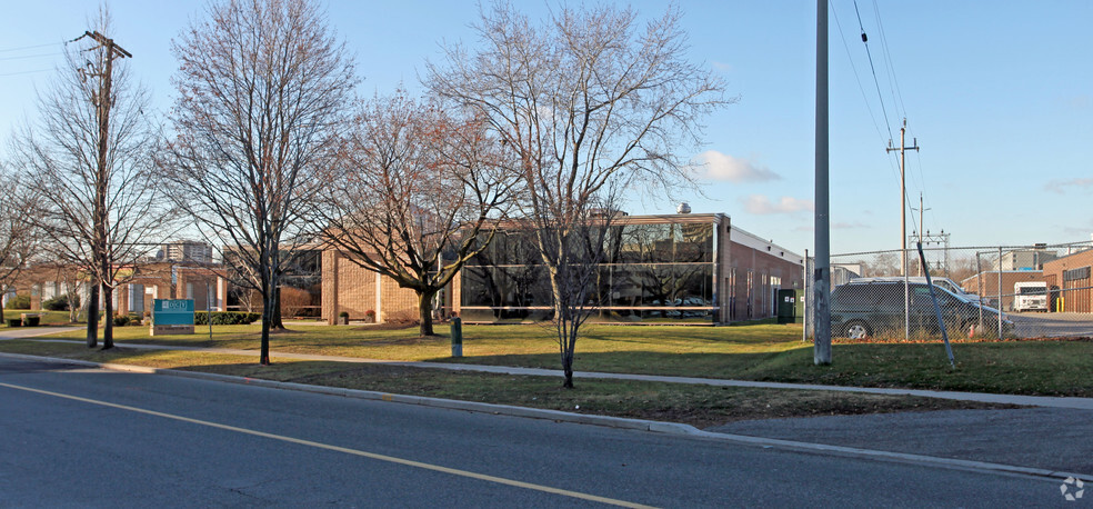 50 Valleybrook Dr, Toronto, ON en alquiler - Foto del edificio - Imagen 2 de 3