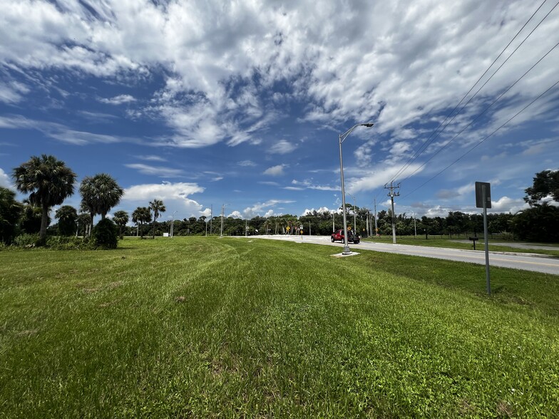 1813 Corbett Rd, Cape Coral, FL en venta - Foto del edificio - Imagen 2 de 9