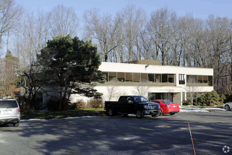 14 Fairfield Dr, Brookfield, CT en alquiler - Foto del edificio - Imagen 2 de 32