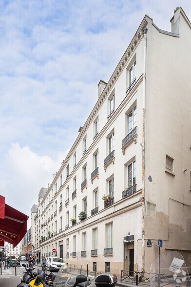 13 Rue Des Petites Ecuries, Paris en alquiler - Foto del edificio - Imagen 2 de 9