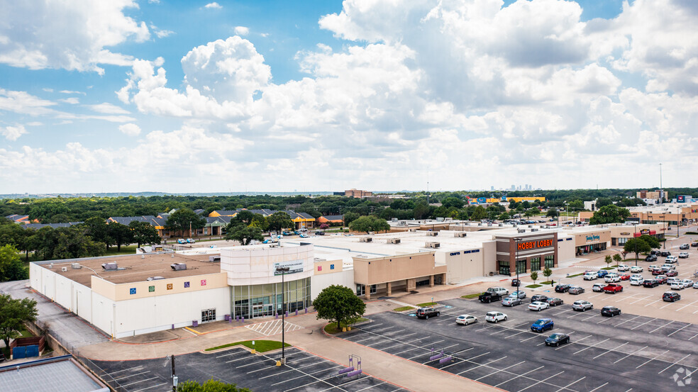 1105 W Pipeline Rd, Hurst, TX en alquiler - Foto del edificio - Imagen 1 de 8