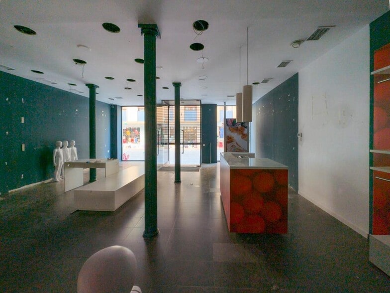 Local en Granada en venta - Foto del interior - Imagen 1 de 16