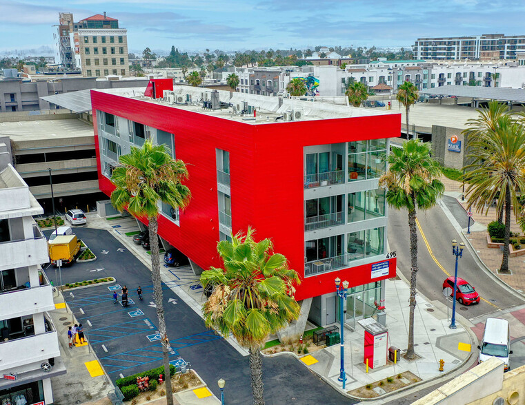 495 N Promenade, Long Beach, CA en alquiler - Foto del edificio - Imagen 3 de 28