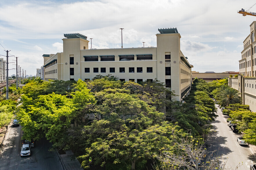 4425 Ponce de Leon Blvd, Coral Gables, FL en alquiler - Foto del edificio - Imagen 3 de 7