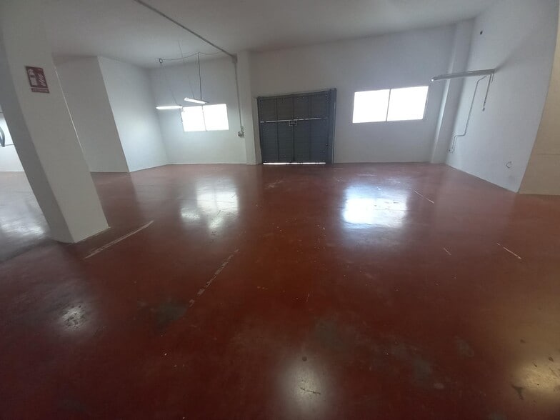 Nave en Elche en venta - Foto del interior - Imagen 2 de 7
