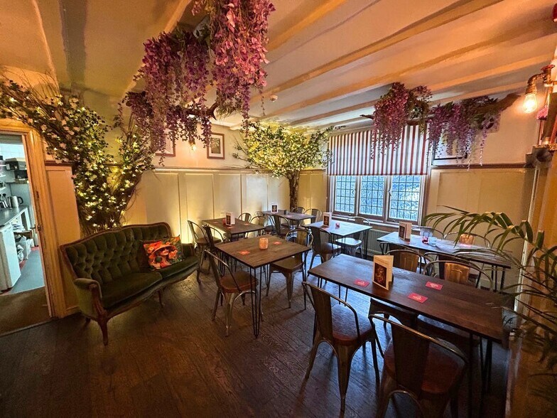 York Hl, Loughton en venta - Foto del edificio - Imagen 2 de 5