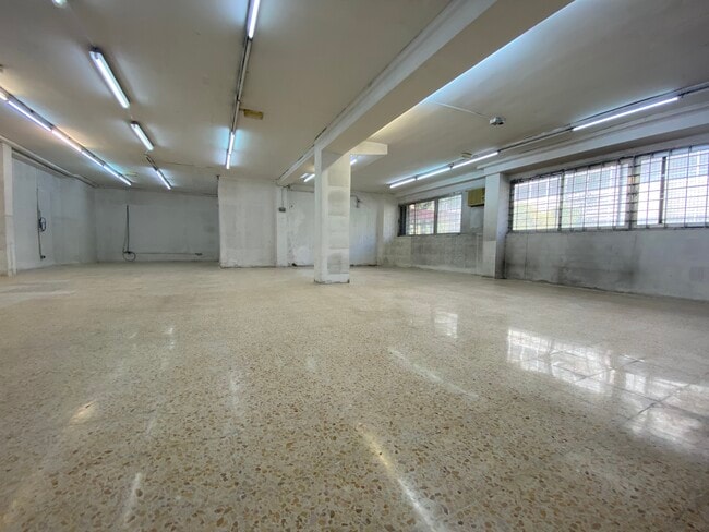 Más detalles de Calle De Nicaragua, 14, Madrid - Edificio residencial​ en venta