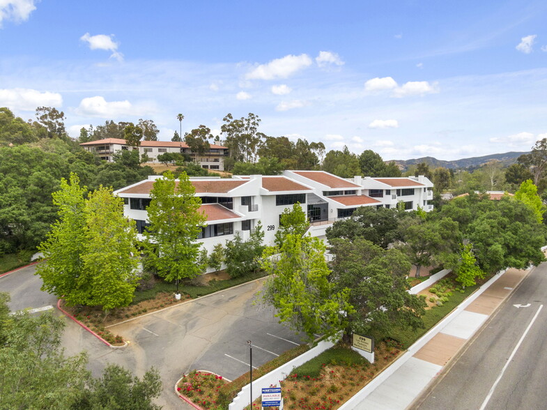 299 W Hillcrest Dr, Thousand Oaks, CA en alquiler - Foto del edificio - Imagen 1 de 8