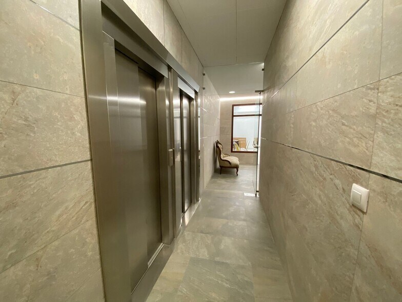 Local en Santiago de Compostela, La Coruna en alquiler - Foto del edificio - Imagen 3 de 10