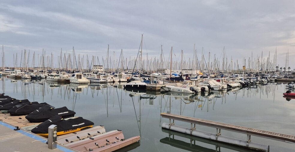Local en Vilanova i la Geltrú, Barcelona en alquiler - Foto del edificio - Imagen 3 de 13