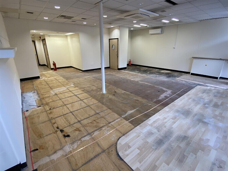 50-50A Queens Rd, Buckhurst Hill en alquiler - Foto del edificio - Imagen 3 de 7