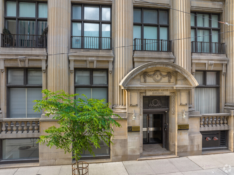 73 Richmond St W, Toronto, ON en venta - Foto del edificio - Imagen 3 de 3