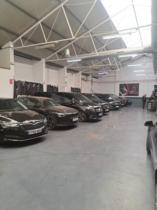 Más detalles de Calle de los Picos de Europa, 43, Madrid - Nave en venta