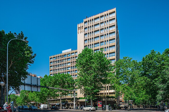 Más detalles de Calle de Agustín de Foxá, 25, Madrid - Local en alquiler