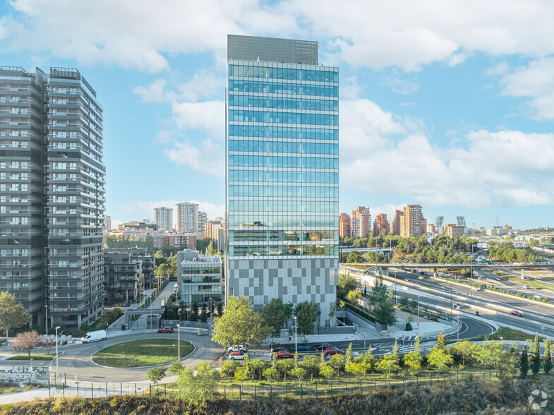 Calle Dulce Chacón, 55, Madrid, Madrid en alquiler - Foto del edificio - Imagen 3 de 12