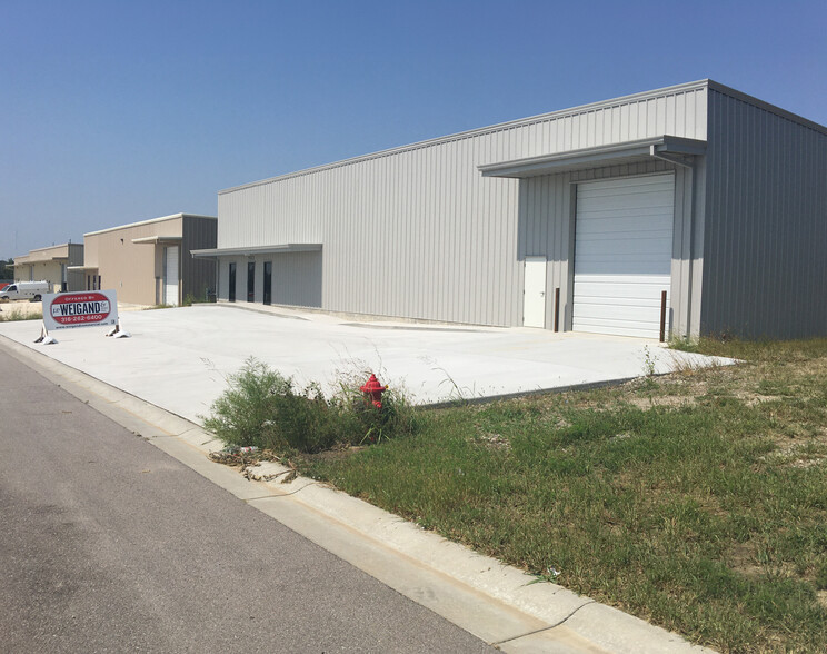 902 E. Venture Ct., Kechi, KS en venta - Foto principal - Imagen 1 de 3