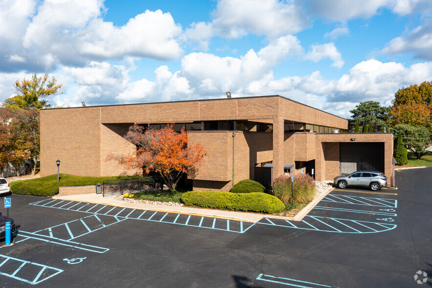 29275 Northwestern Hwy, Southfield, MI en venta - Foto del edificio - Imagen 3 de 14