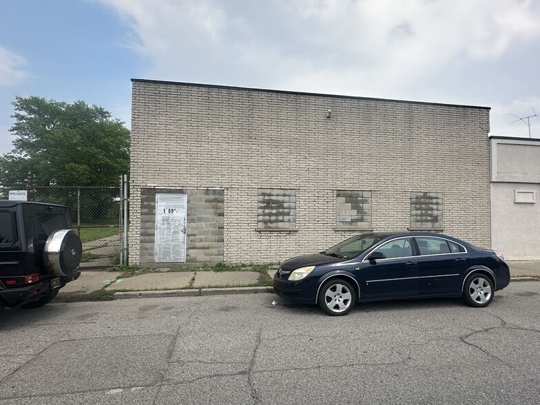 18090 Mount Elliott St, Detroit, MI en venta - Foto del edificio - Imagen 2 de 9