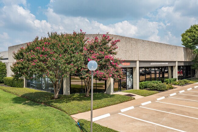 Más detalles de 1517 W Carrier Pky, Grand Prairie, TX - Nave en alquiler