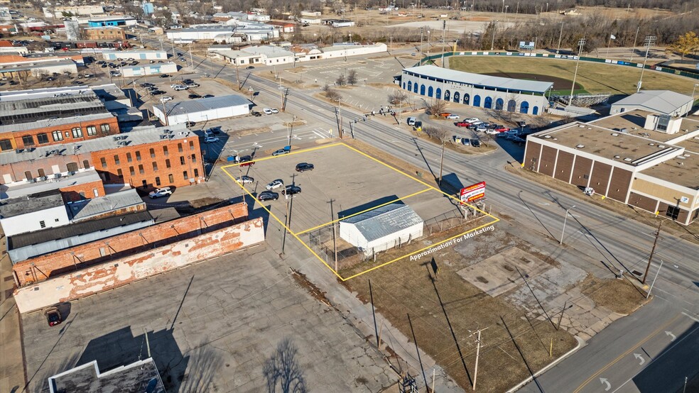 100 Dewey Ave, Bartlesville, OK en venta - Vista aérea - Imagen 1 de 20