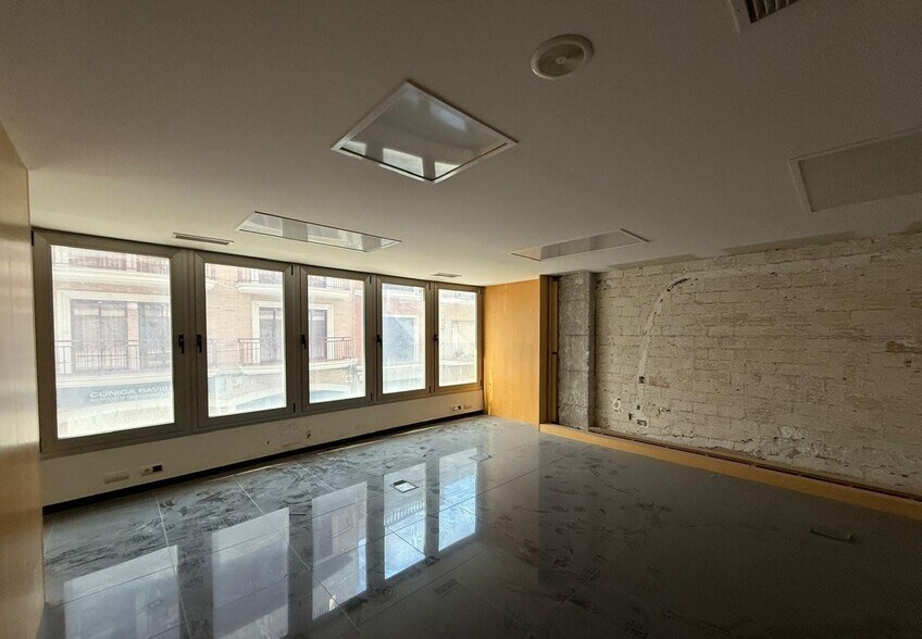 Local en València en venta - Foto del edificio - Imagen 3 de 11